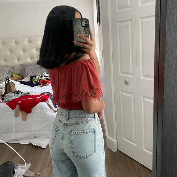 Off-Shoulder Top - Picture 4 of 4